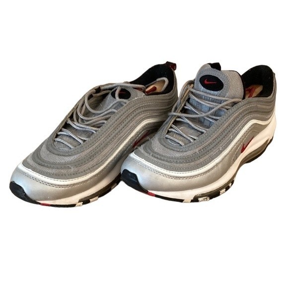 Athletic_Shoes